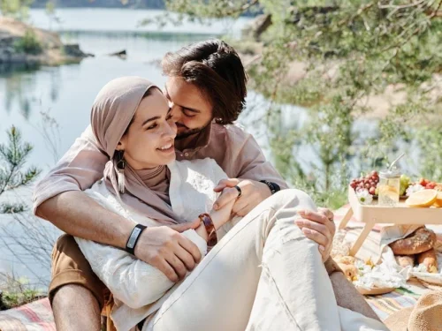 Ay Burcu İkizler Olan Koç Erkeği: Enerji ve Merakın Ateşli Dansı